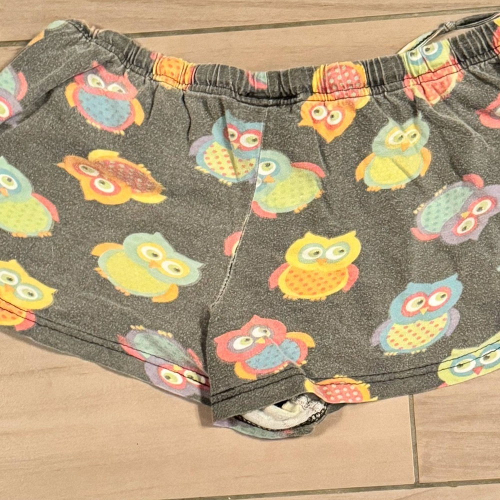 Gray Owl Print Shorts SMALL - Picture 4 of 5